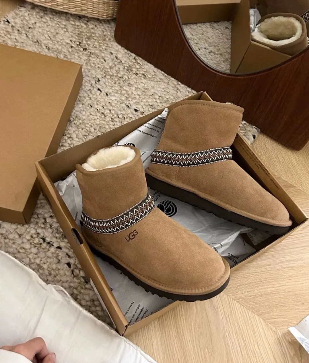 Local 💰520 UGG new moon model has arrived. The most convenient snow boots to put on and take off. Size 3536 37 38 39 40#